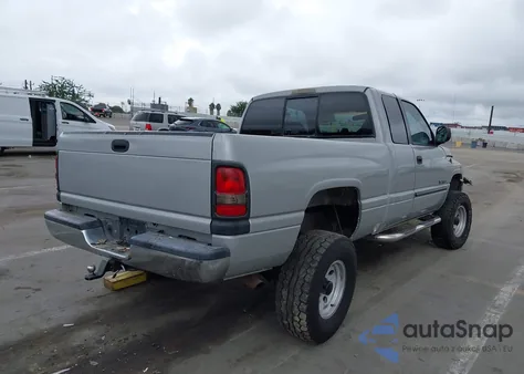 2001 Dodge Ram 1500 St из США, поврежденный, VIN 1B7HC13Y81J558062